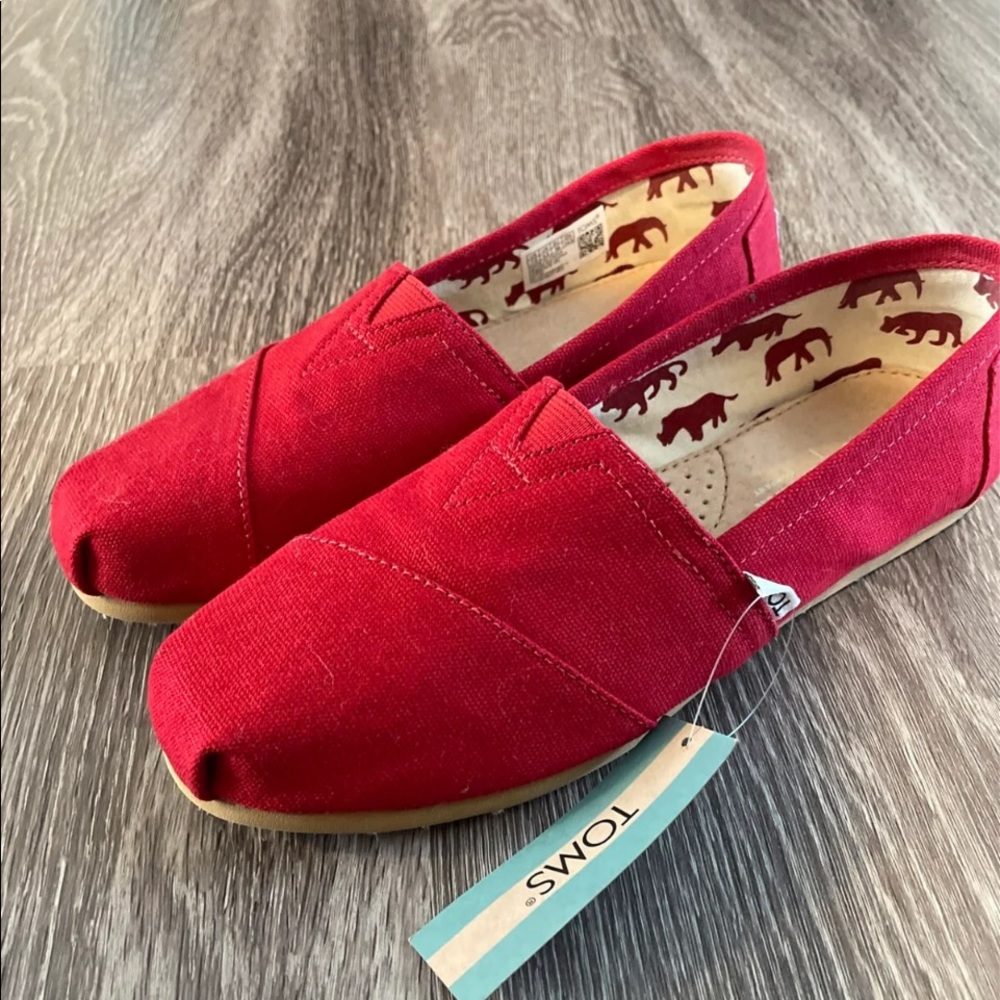 TOMS red shoes nwt